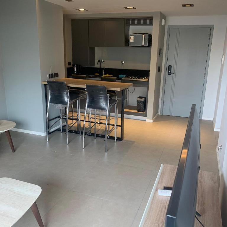 Modern Apartment *